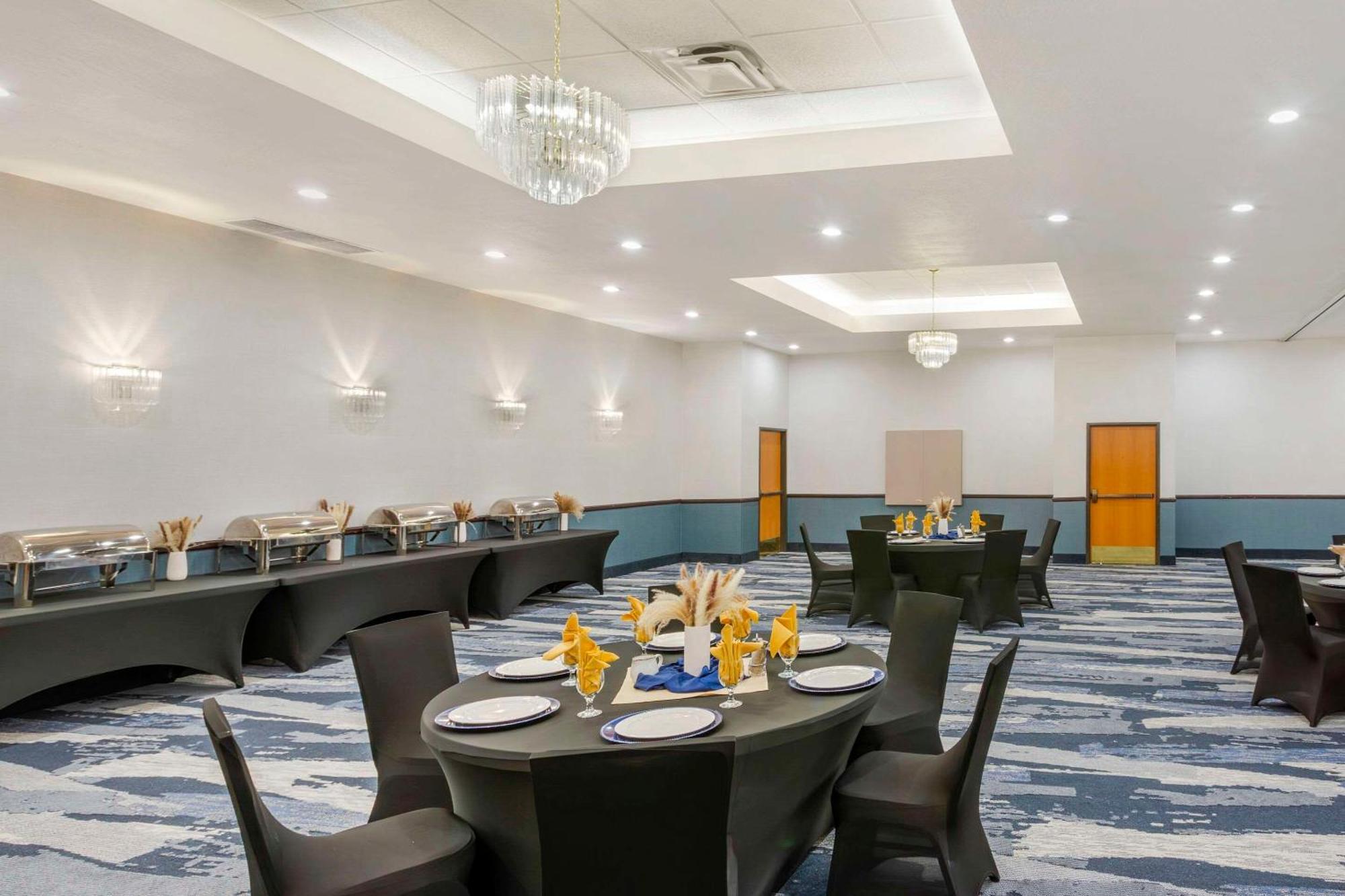 Comfort Suites Ogden Conference Center Esterno foto
