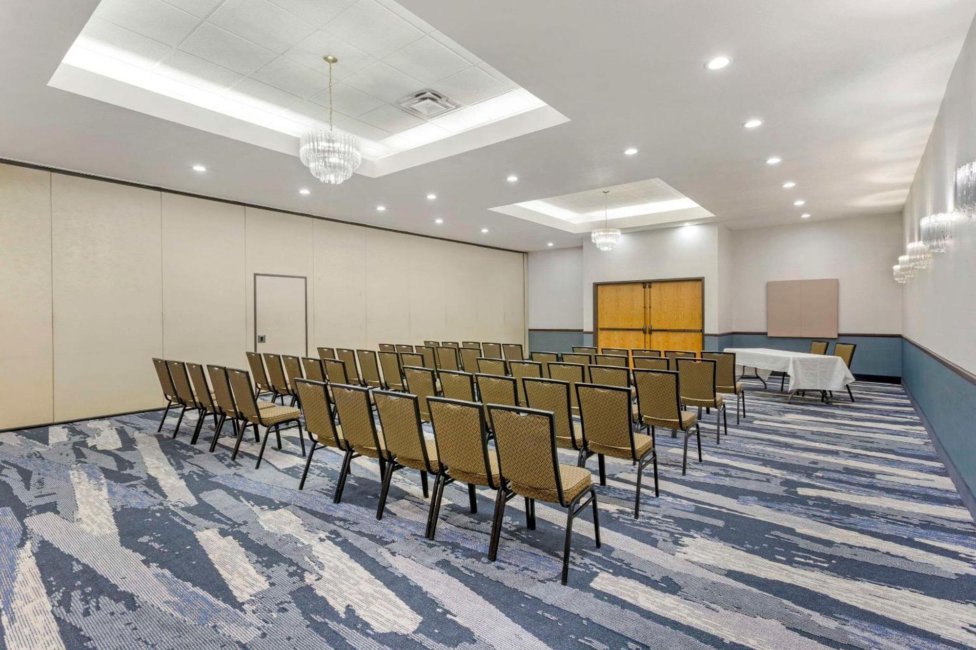 Comfort Suites Ogden Conference Center Esterno foto