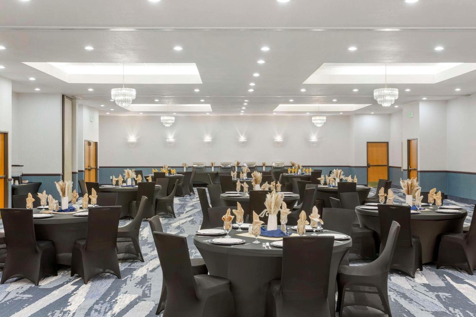 Comfort Suites Ogden Conference Center Esterno foto